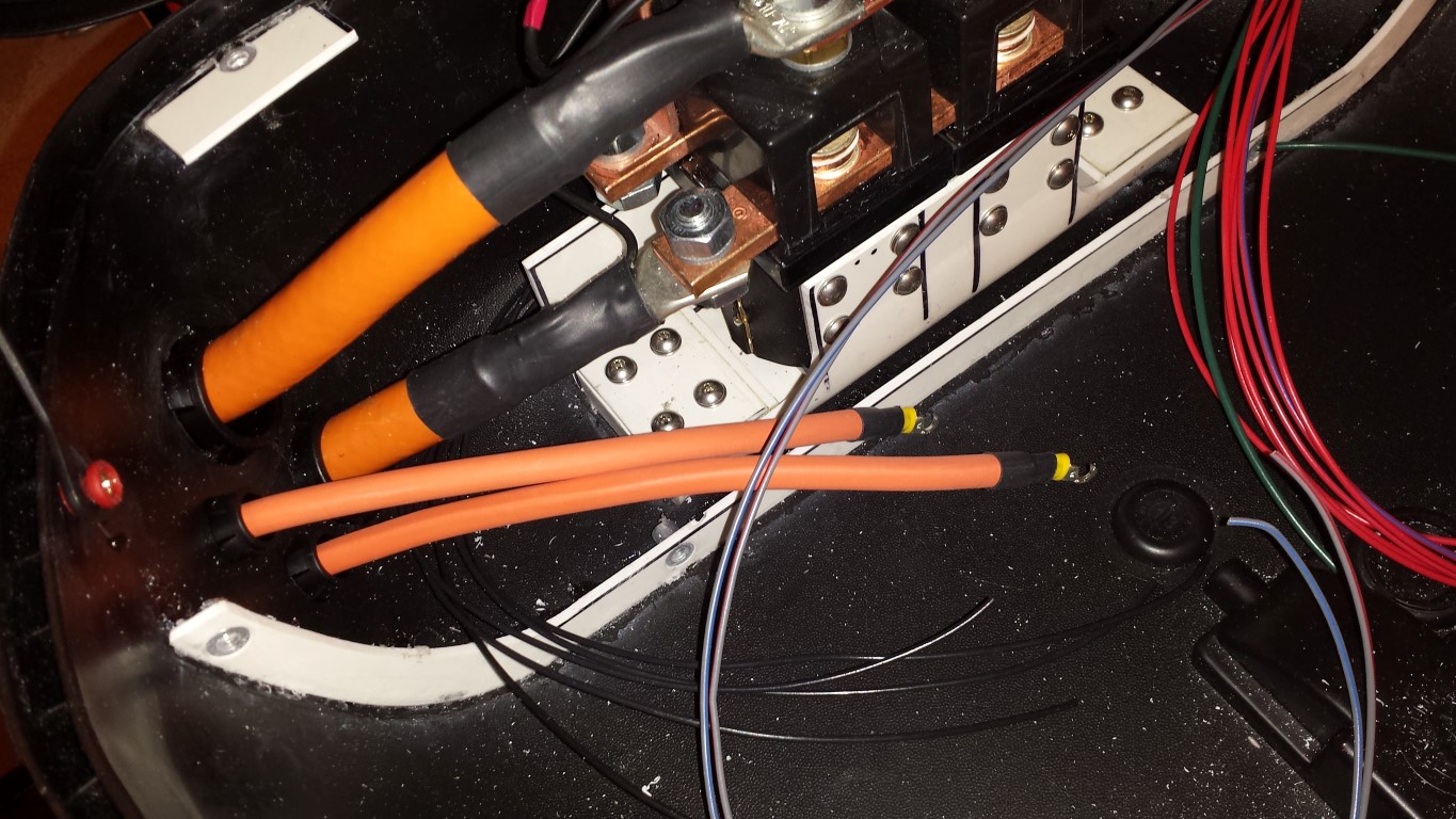 E-Streetquad Controller aangesloten en meer kabels naar topkoffer